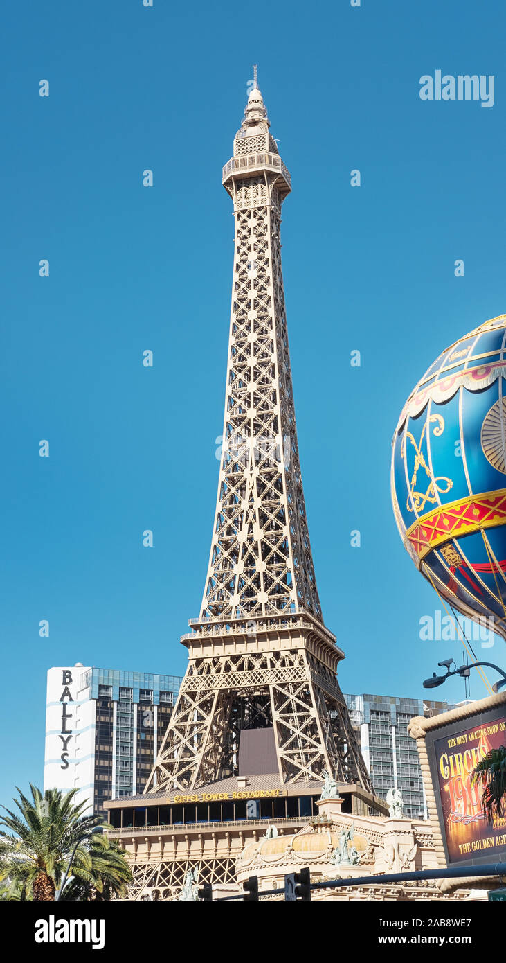 The size difference between the real Eiffel Tower and it's