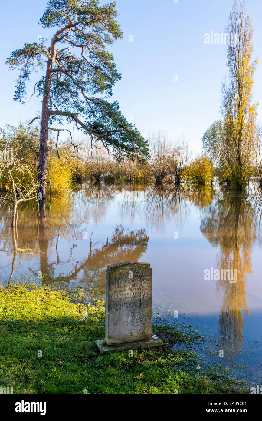 Floodwater from River Severn up to the churchyard of St John the Baptist church in the Severn Vale village of Chaceley, Gloucestershire UK 18/11/2019 Stock Photo