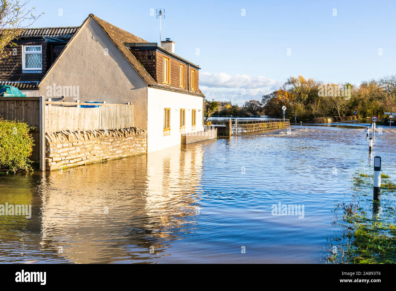 Cottage in floodwater from River Severn closing the B4213 on the approach to Haw Bridge in the Severn Vale village of Tirley, Glouceshire 18/11/2019 Stock Photo