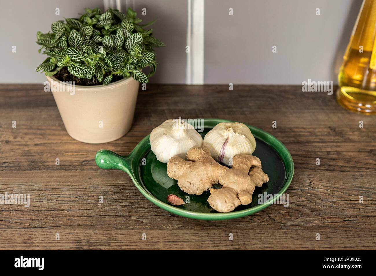 Fresh and healthy garlic and ginger on the kitchen counter, concept for natural medicine. Treatment of flu by a natural method. Autumn and winter body Stock Photo