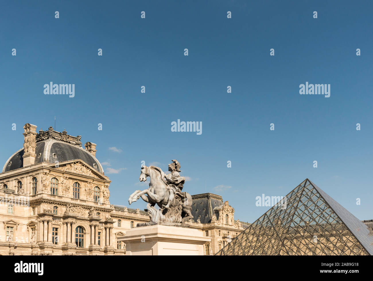 Louvre museum exterior hi-res stock photography and images - Alamy