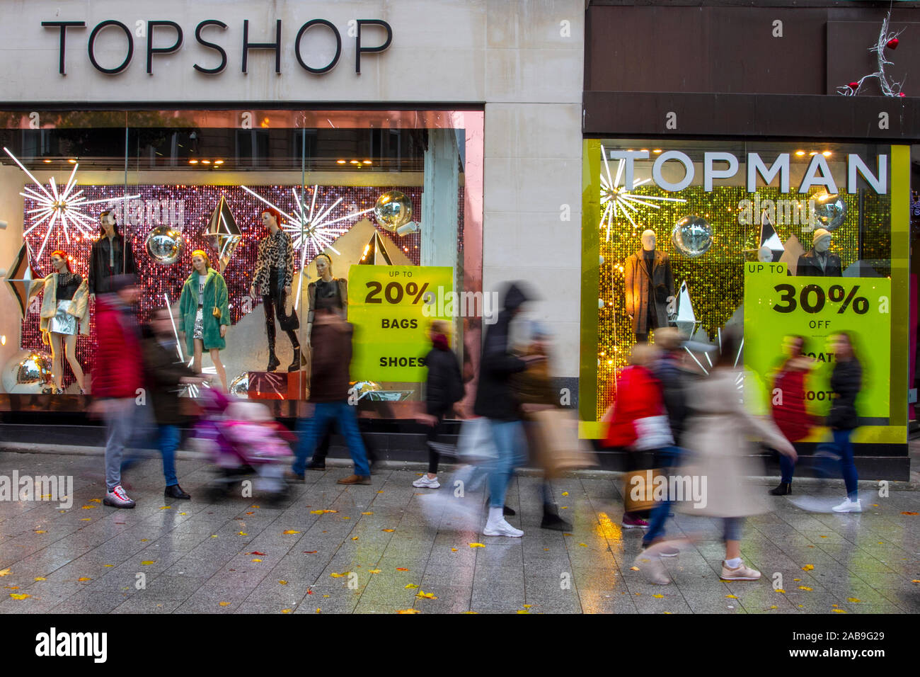Liverpool. Merseyside, UK 26th November. Topshop Black Friday sales get  underway in the city centre as