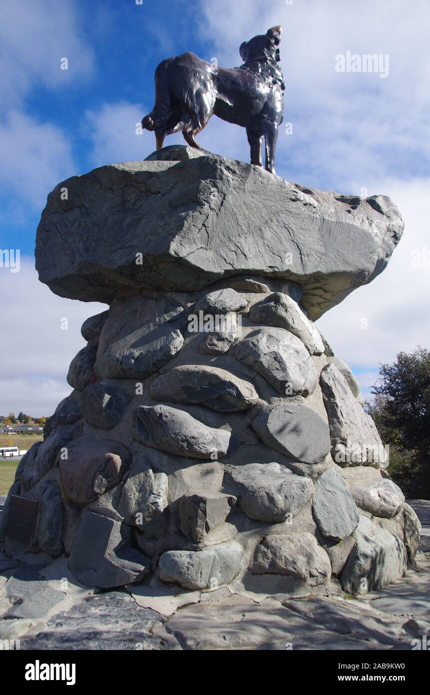 Dog Statue. Te Araroa Trail. Two Thumb Track. Tekapo. Te Kahui Kaupeka Conservation Park. Canterbury. South Island. New Zealand Stock Photo