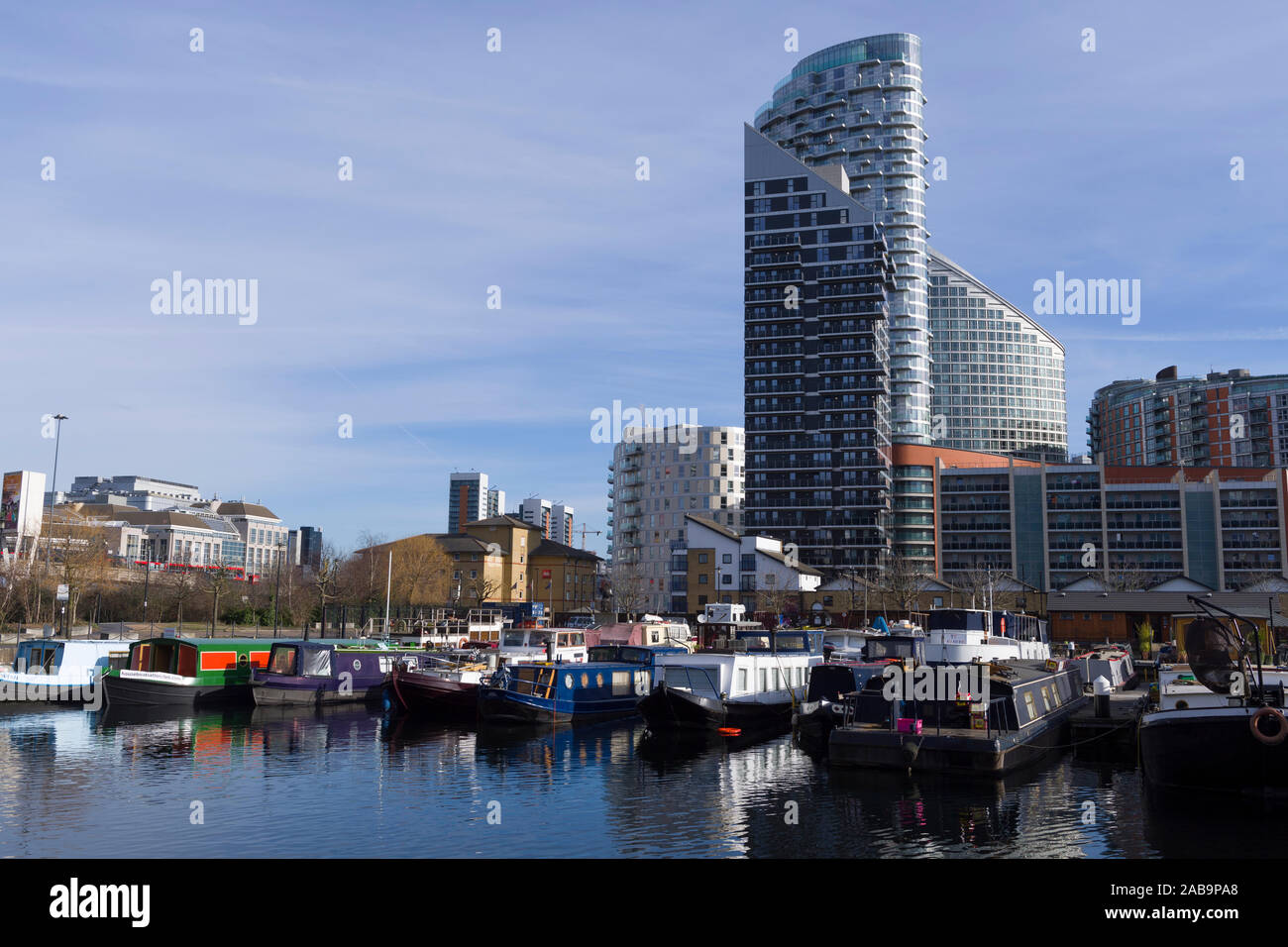 Flats and houseboats, docklands opposite Canary Wharf, Financial