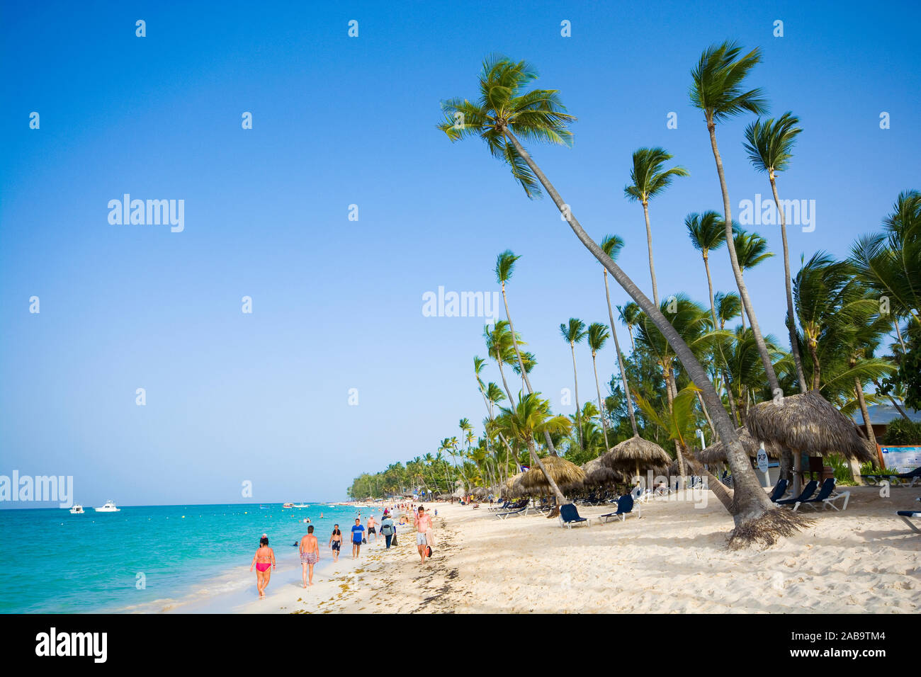 PUNTA CANA, DOMINICAN REPUBLIC - JUNE 21, 2019: Tropical Bavaro beach in  Sargasso sea Stock Photo - Alamy