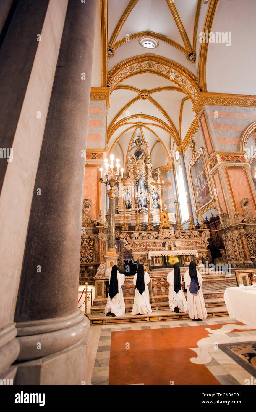 Group Of Nuns Praying High Resolution Stock Photography and Images Alamy