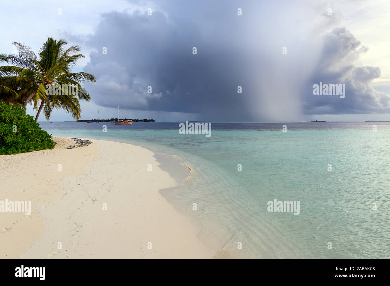 Indian ocean storm hi-res stock photography and images - Alamy