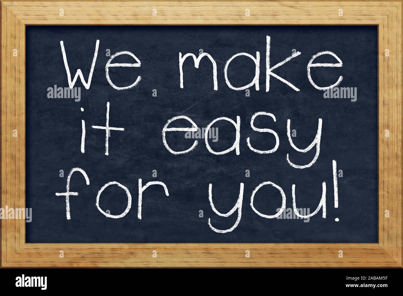 Eine kleine Tafel mit der Aufschrift: 'We make it easy for you' Stock Photo