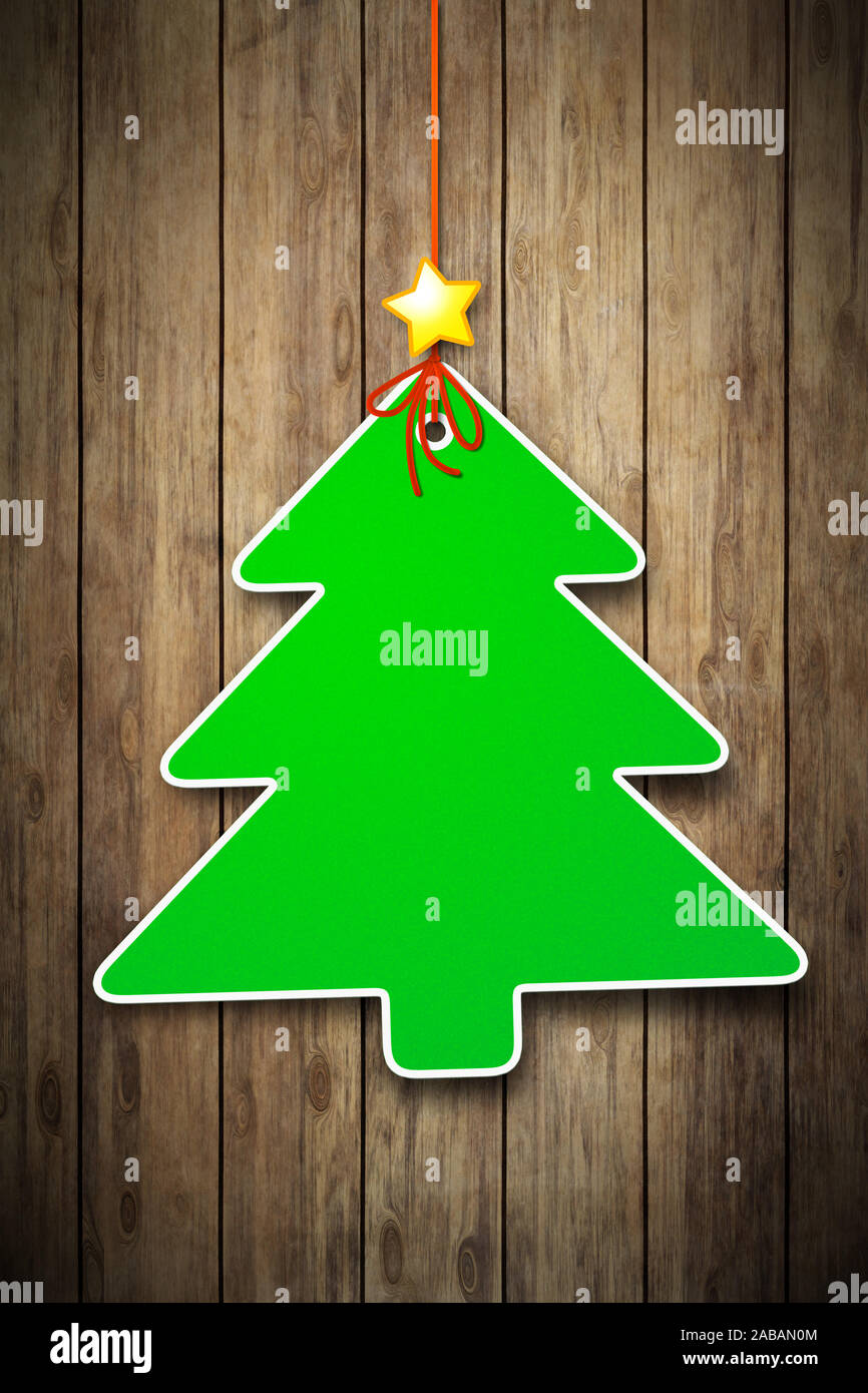 Ein dekorativer Weihnachtsbaum vor einem hoelzernen Hintergrund Stock Photo