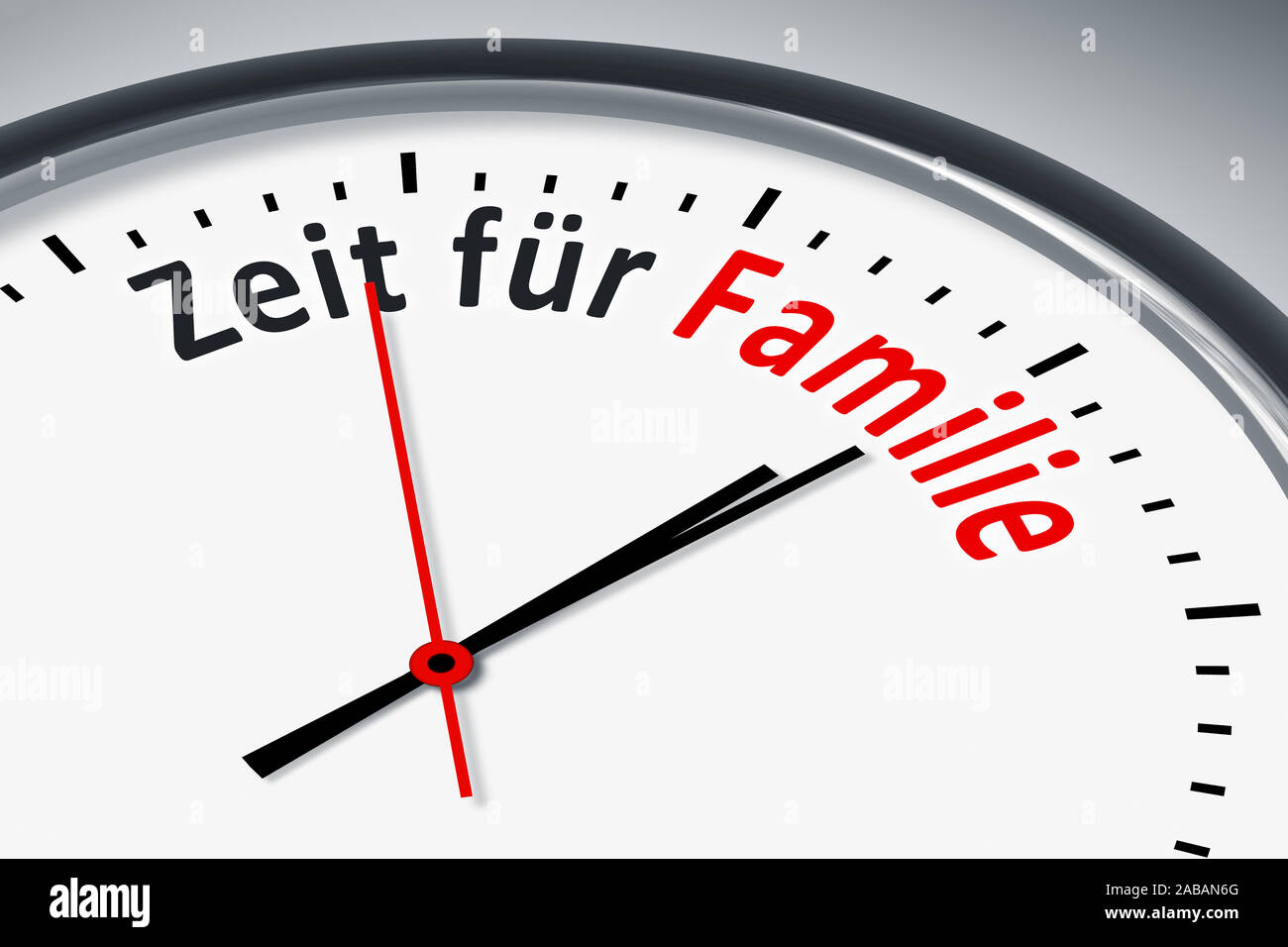 Ein simples Ziffernblatt mit der Aufschrift: 'Zeit fuer Familie' Stock Photo