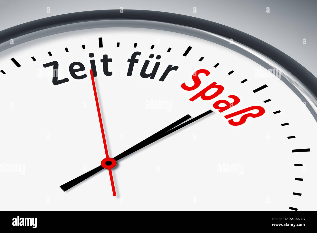 Ein simples Ziffernblatt mit der Aufschrift: 'Zeit fuer Spass' Stock Photo