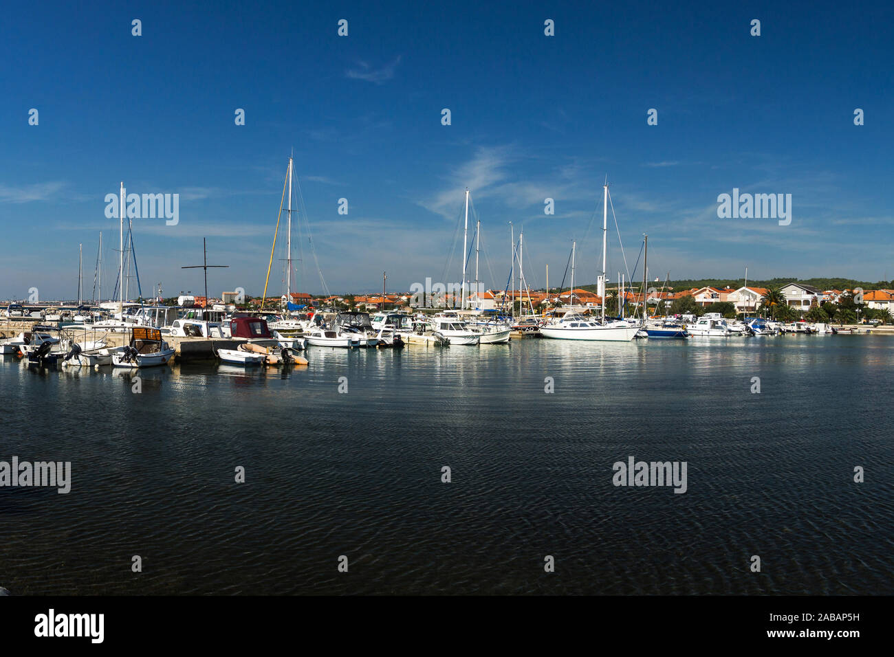 Der kleine Ort Turanj in der Region Dalmatien in Kroatien. Stock Photo