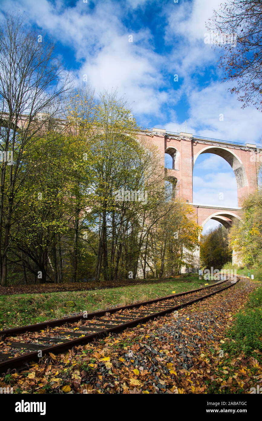 Die Elstertalbrücke ist eine Eisenbahnbrücke in Sachsen. Stock Photo