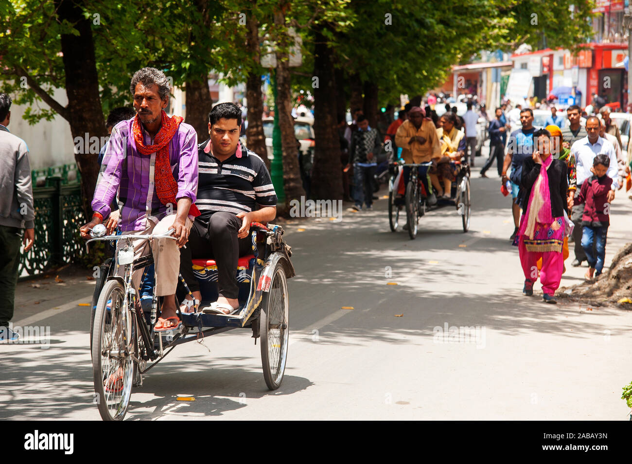 Street scene tuk-tuks taking tourists for a ride around the lake, Nainital, Uttarakhand, India Stock Photo