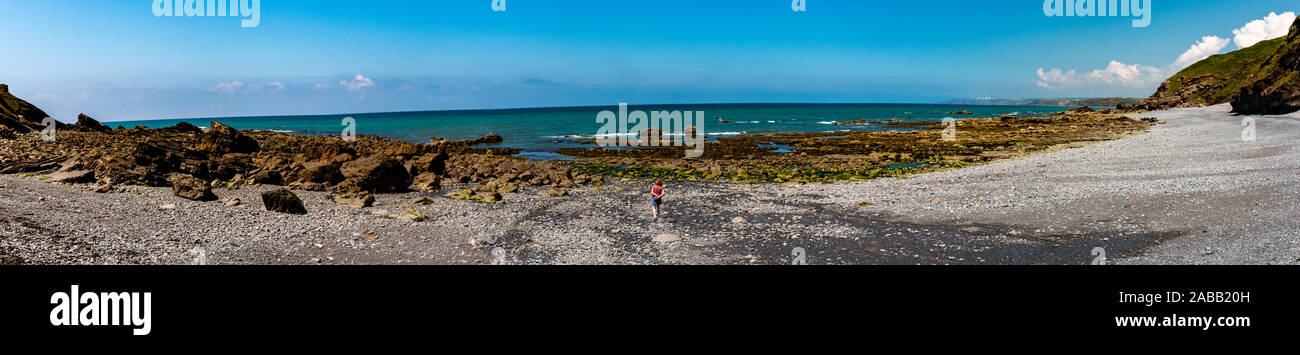 Millook Haven North Cornwall Beach Hut Fishing Stock Photo - Alamy