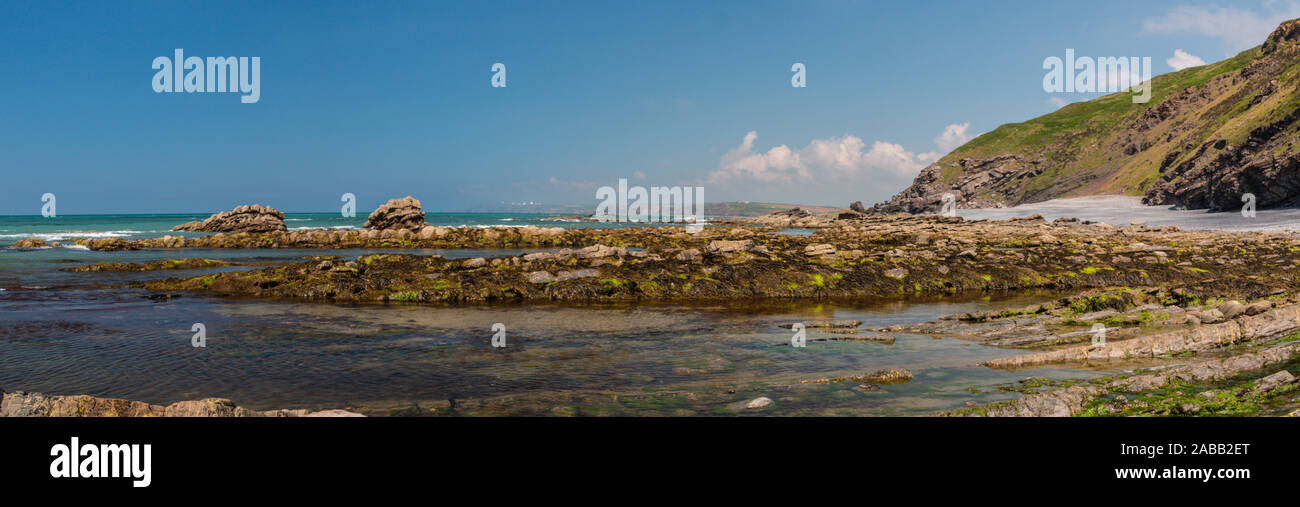 Millook Haven North Cornwall Beach Hut Fishing Geology Stock Photo - Alamy