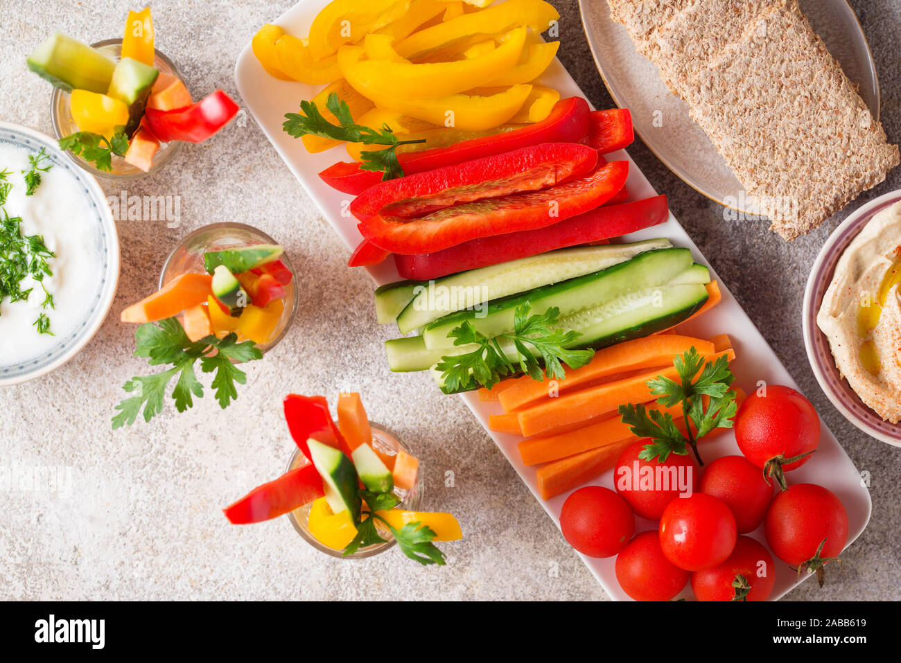 Healthy snacks. Vegetables and hummus Stock Photo - Alamy