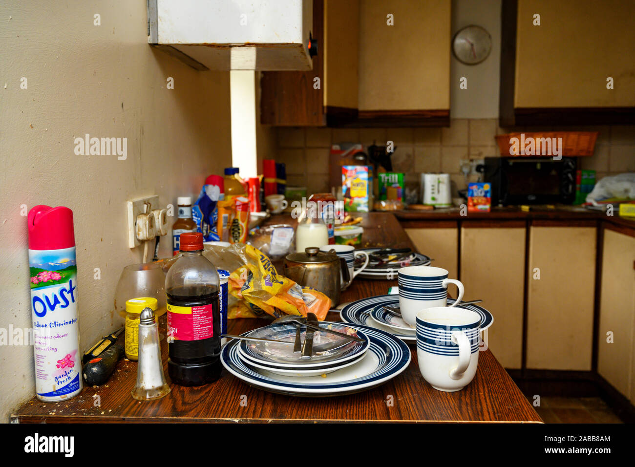 Messy kitchen hi-res stock photography and images - Alamy