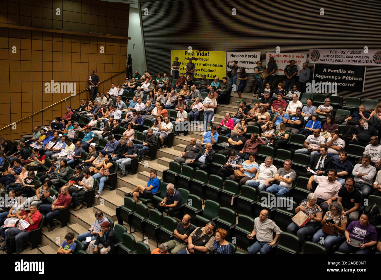 São Paulo, Brazil. 26th Nov 2019.Police, teachers and other civil servants attend a session at the Legislative Assembly of São Paulo on Tuesday afternoon (26). State welfare reform is already being discussed by deputies in plenary. (Photo: Bruno Rocha/Fotoarena) Credit: Foto Arena LTDA/Alamy Live News Stock Photo