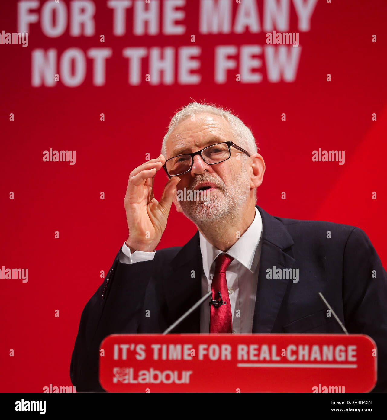 Corbyn walks into a row by hailing dictator's 'heroism', image size:1281x1390