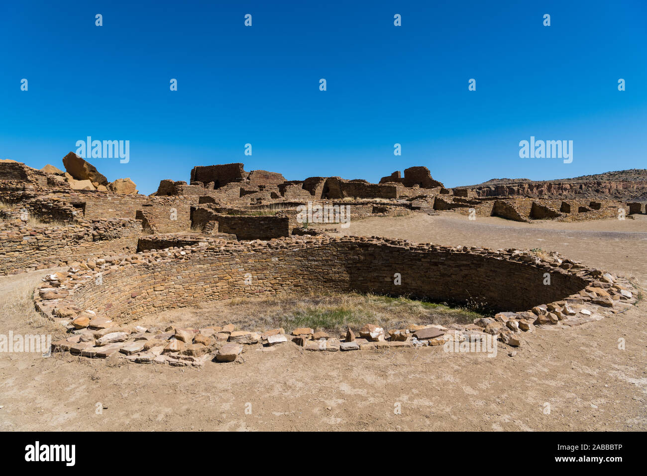 Old ruins  and a kiva from the Puebloan culture in Pueblo Bonito in Chaco Culture National Historical Park, a Word Heritage site in New Mexico, USA Stock Photo