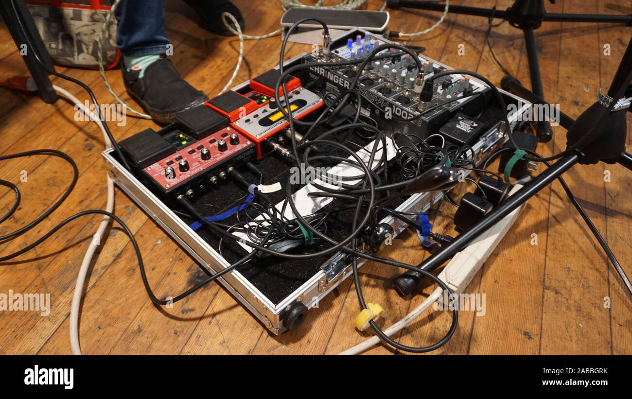 Live looping foot pedal station. Boss RC-20XL phrase recorder, Boss VE-20  vocal processor, Behringer Xenyx 1002B analog audio mixer with XLR cables  Stock Photo - Alamy