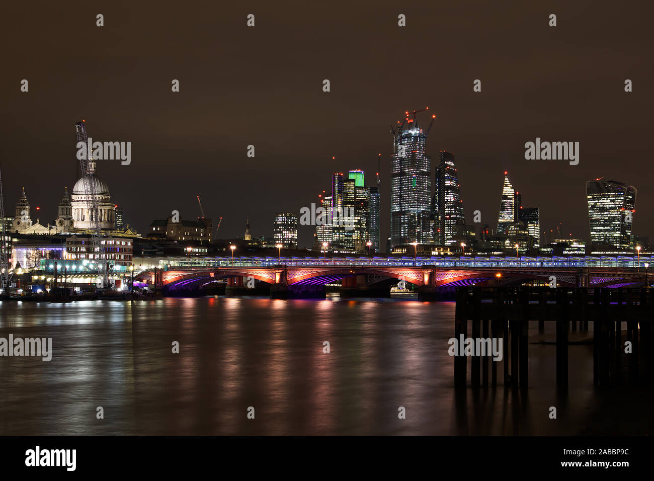 London skyline view hi-res stock photography and images - Alamy