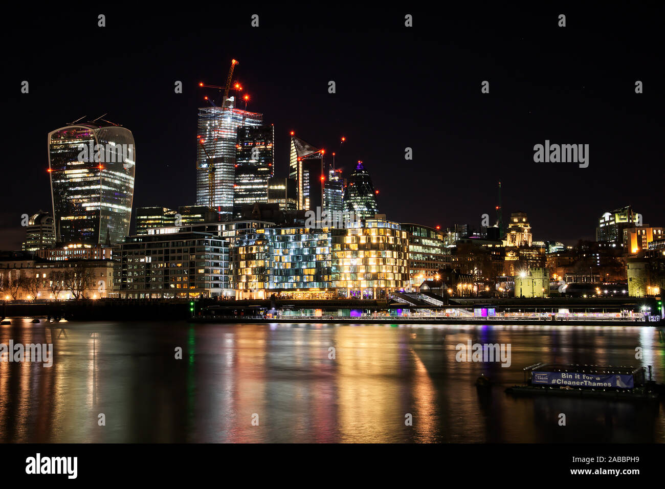 London skyline view hi-res stock photography and images - Alamy