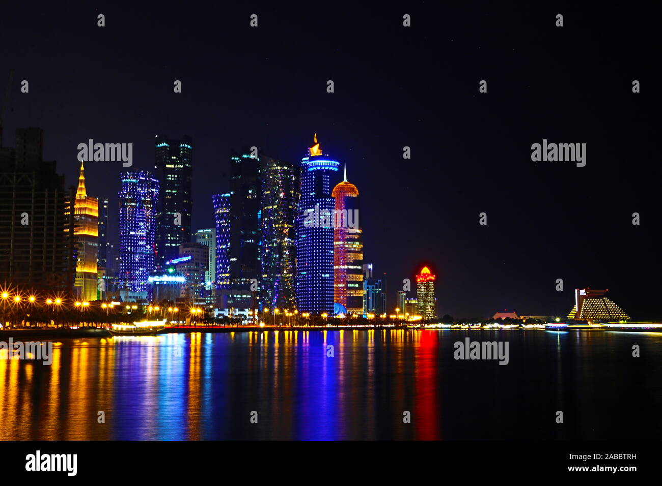 Doha skyline silhouette hi-res stock photography and images - Alamy