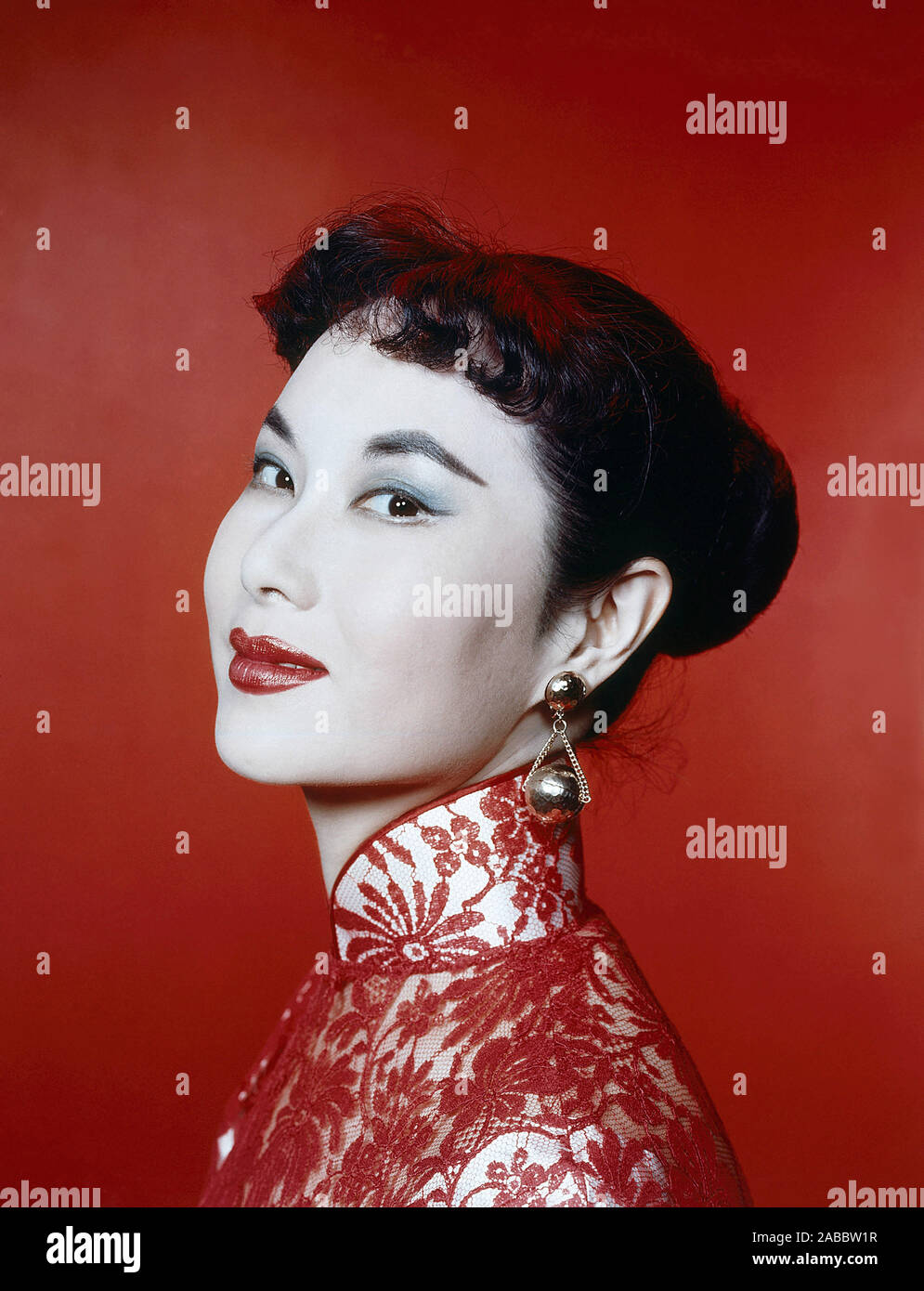 李　文魯　のマーガレット CHINA DOLL, Li Hua Li, 1958 Stock Photo - Alamy