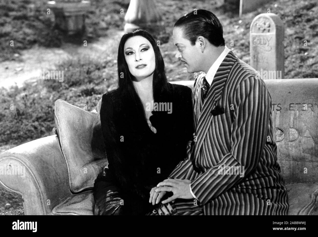 Raul Julia And Anjelica Huston