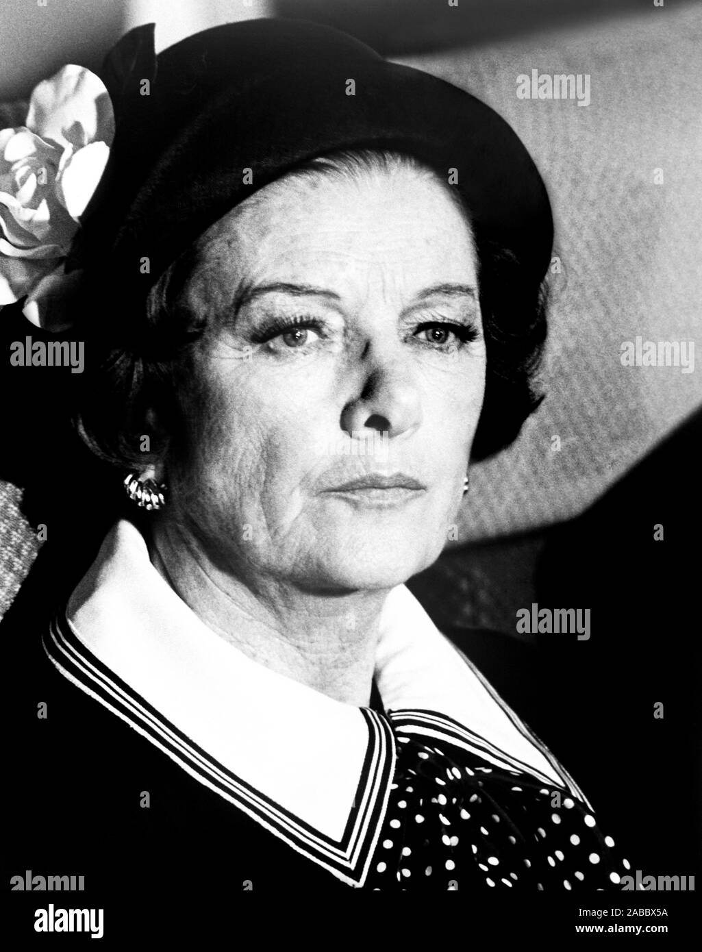 AIRPORT 1975, Myrna Loy, 1974 Stock Photo - Alamy