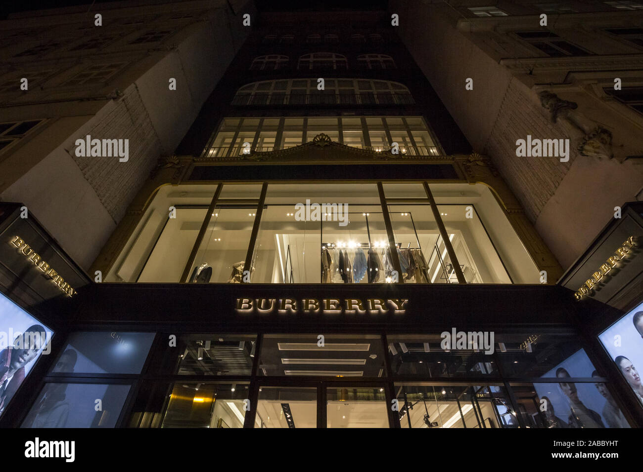 VIENNA, AUSTRIA - NOVEMBER 6, 2019: Burberry logo on their boutique for  Vienna, at night. Burberry is a British luxury fashion manufacturer and  retail Stock Photo - Alamy