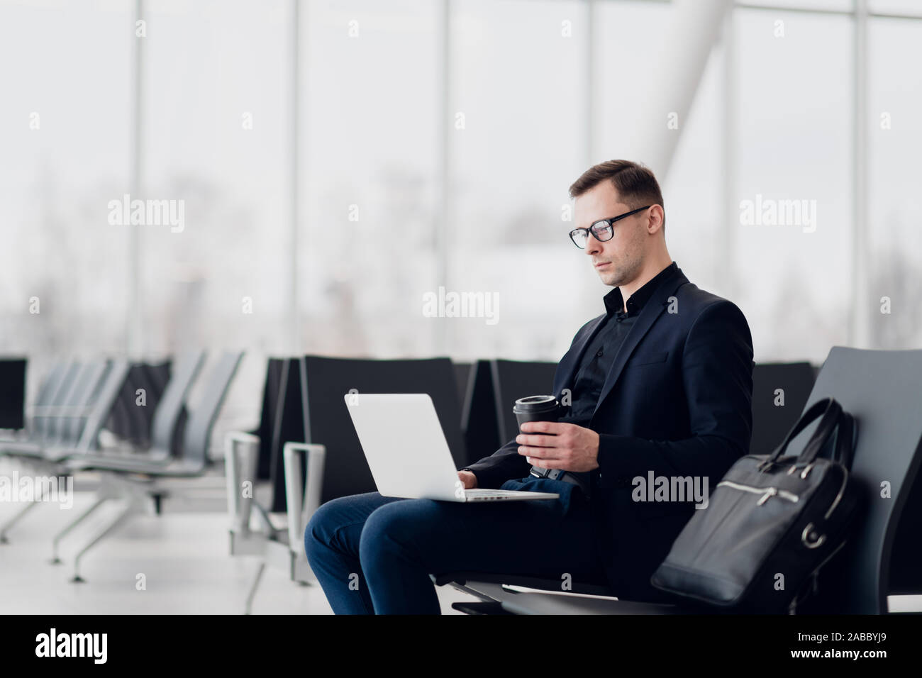 Working laptop remote airport hires stock photography and images Alamy