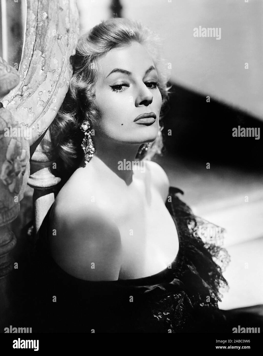BLOOD ALLEY, Anita Ekberg, 1955 Stock Photo - Alamy