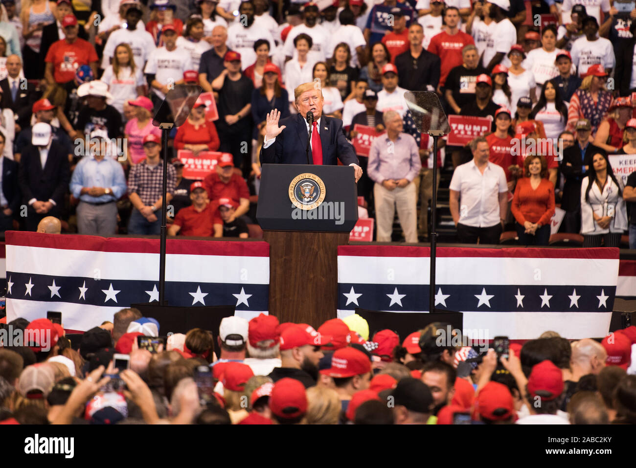 Trump2020 hi-res stock photography and images - Alamy
