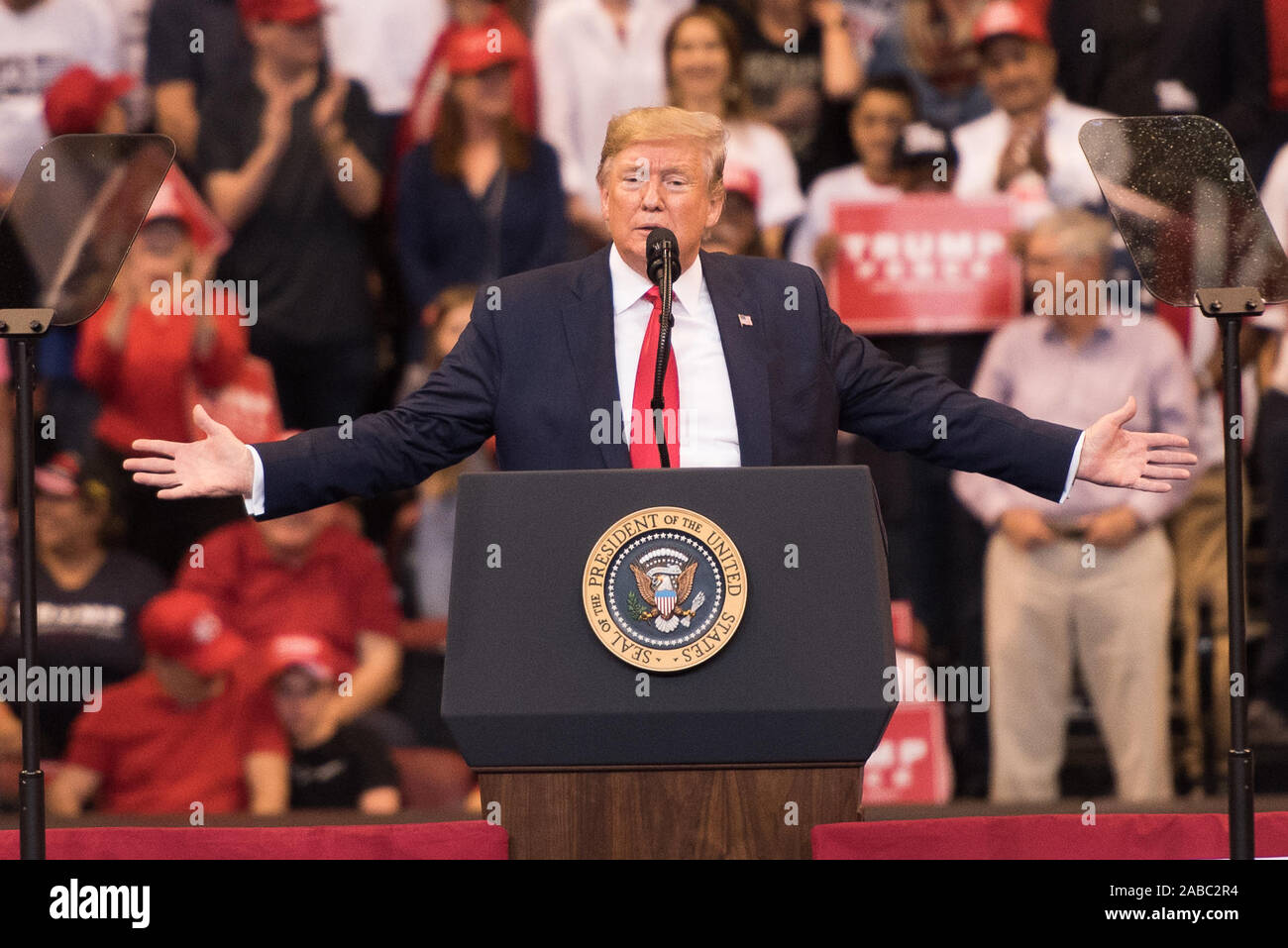 Trump2020 hi-res stock photography and images - Alamy