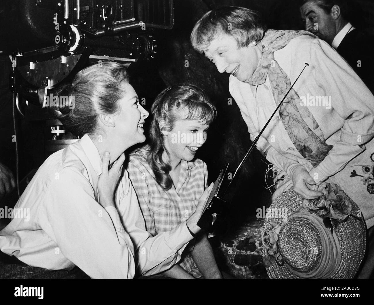THE CHALK GARDEN, from left Deborah Kerr, Hayley Mills, Edith Evans