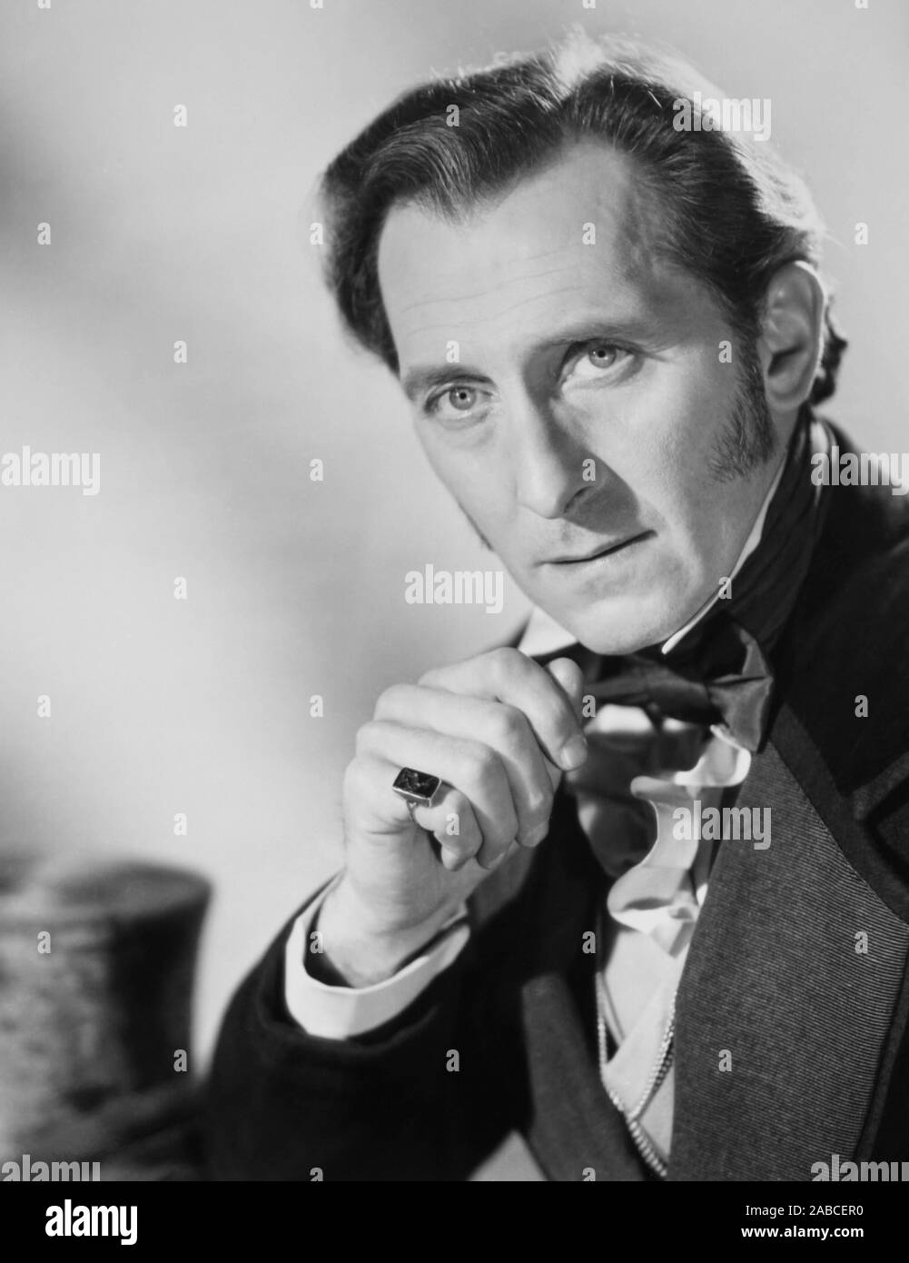 THE CURSE OF FRANKENSTEIN, Peter Cushing, 1957 Stock Photo - Alamy