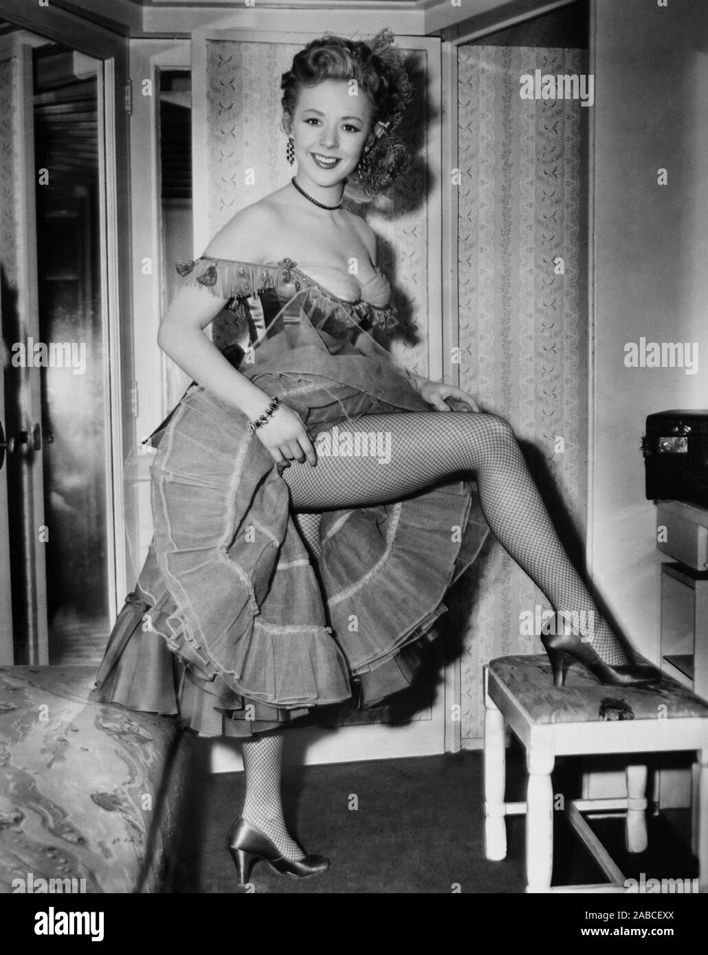DAWN AT SOCORRO, Piper Laurie on set, 1954 Stock Photo - Alamy