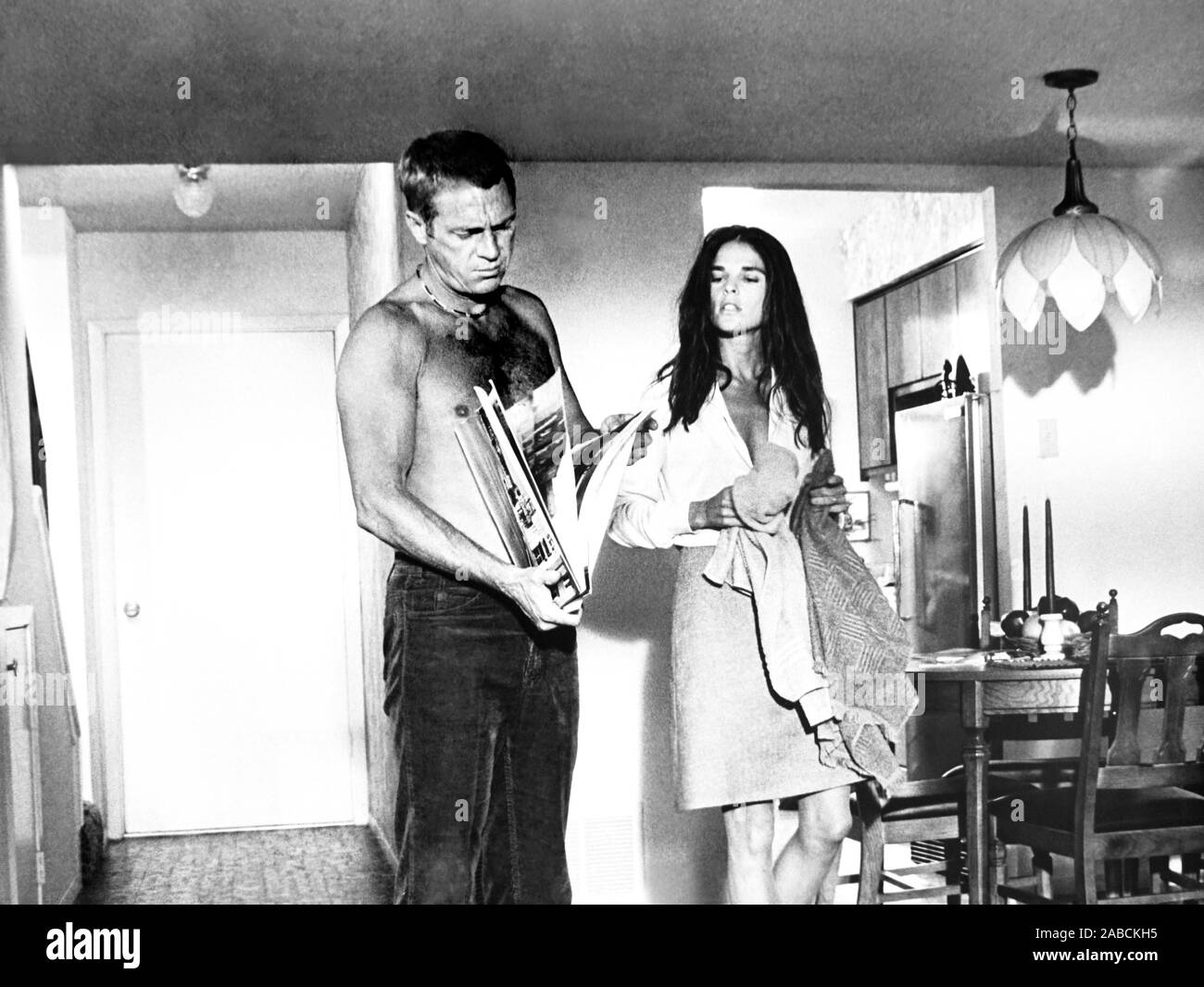 THE GETAWAY, from left, Steve McQueen, Ali MacGraw, 1972 Stock Photo