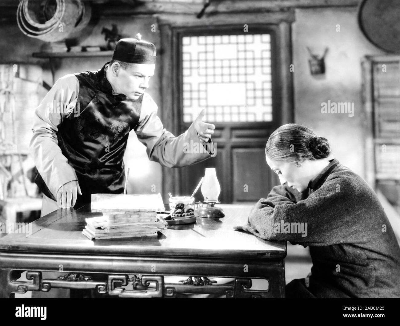 THE GOOD EARTH, from left, Paul Muni, Luise Rainer, 1937 Stock Photo ...