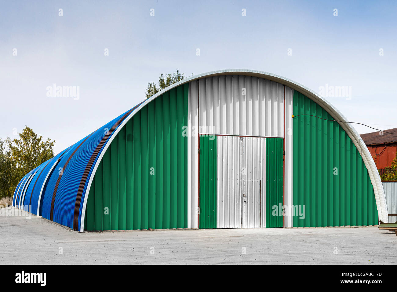 Cladding on industrial unit hires stock photography and images Alamy