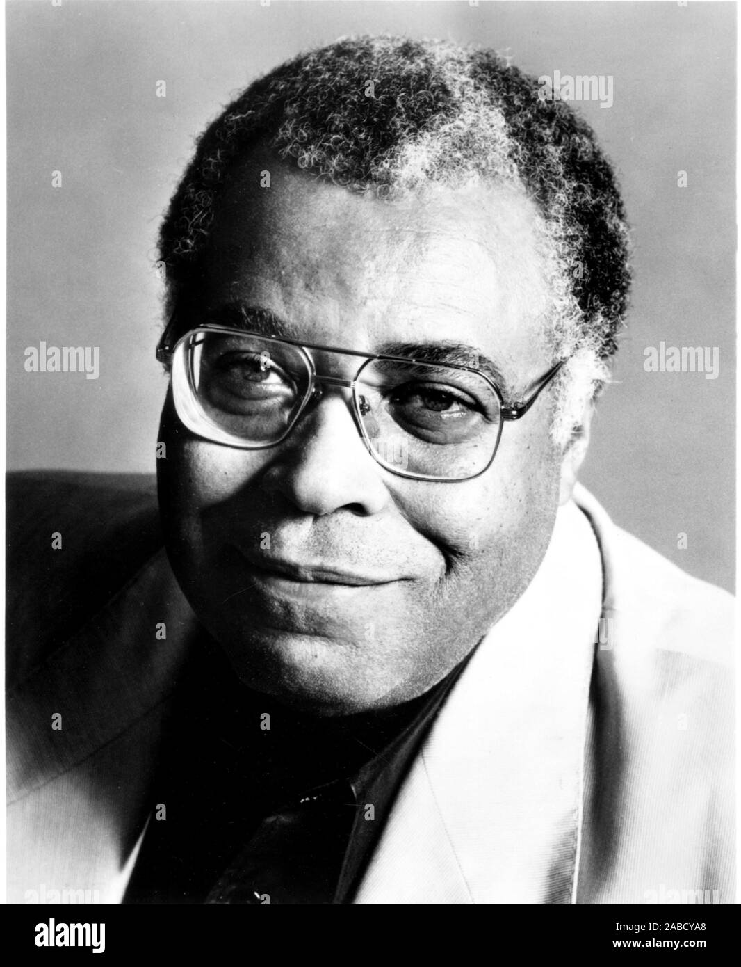 the-lion-king-james-earl-jones-voice-of-king-mufasa-1994-walt