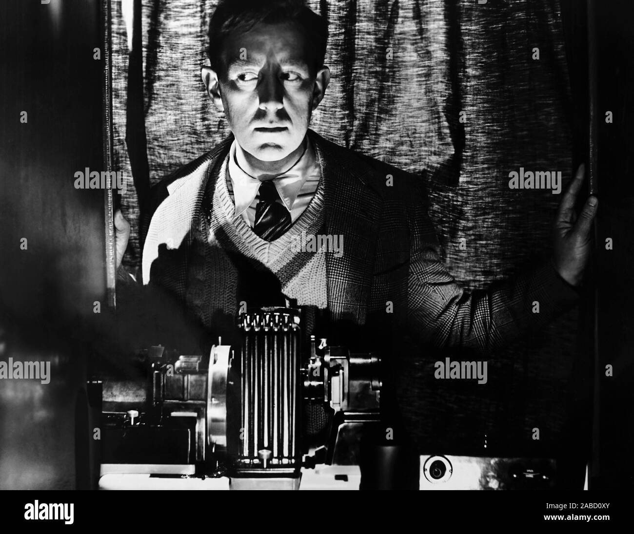 THE MAN IN THE WHITE SUIT, Alec Guinness, 1951 Stock Photo - Alamy