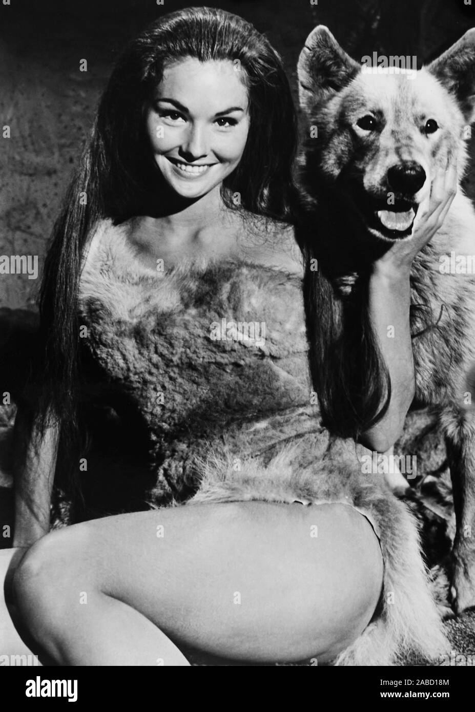 MARA OF THE WILDERNESS, Linda Saunders aka Lori Saunders, 1965 Stock Photo  - Alamy, image size:927x1390