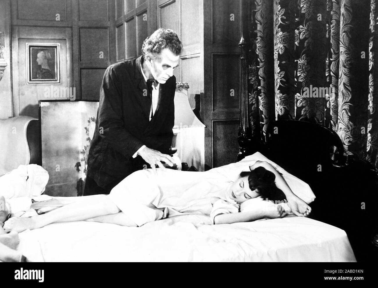 THE MAN WHO TURNED TO STONE, from left, Victor Jory, Charlotte Austin, 1957 Stock Photo - Alamy