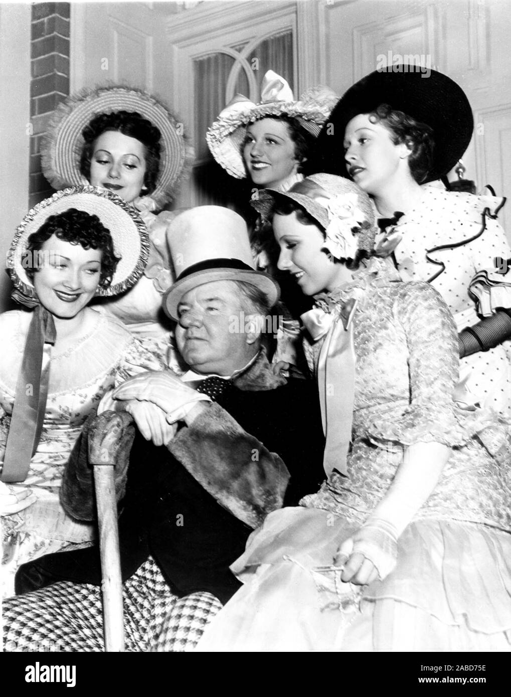POPPY, W.C. Fields, surrounded by starlets (from left) Irene Bennett, Donna Roberts, Gail Sheridan, Jeanne Perkins and Rosalind Keith, on-set, April 1936 Stock Photo