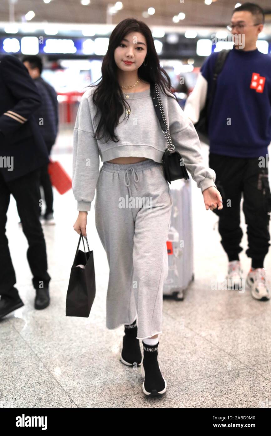 Thai singer and actress Li Ziting, also known as Mimi Lee, of Chinese teen  idol group Rocket Girls 101 arrives at a Beijing airport after landing in B  Stock Photo - Alamy