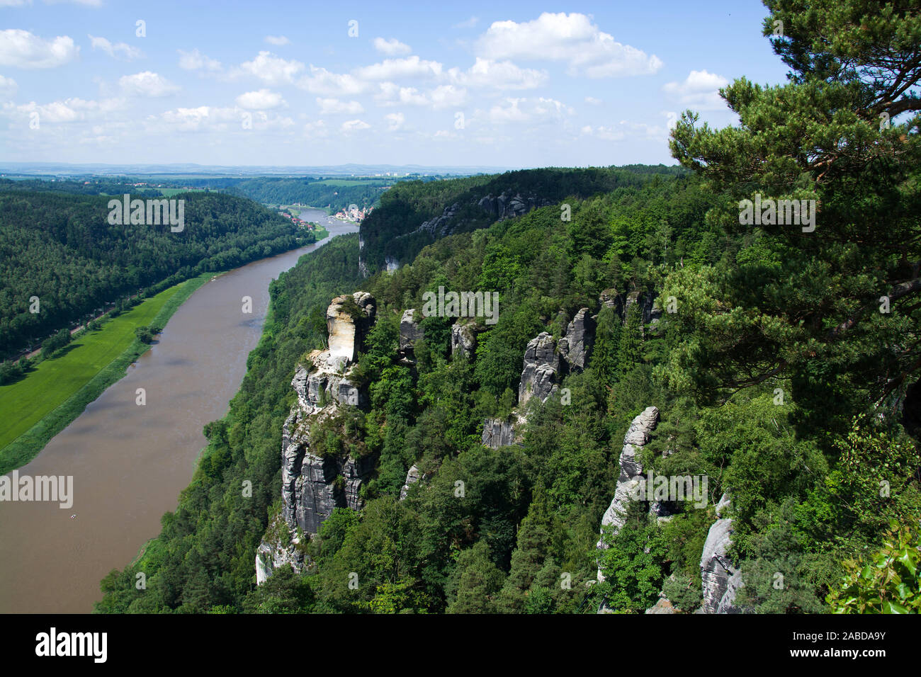 Die Elbe bei Koenigstein, Saechsische Schweiz, Sachsen, Bundesrepublik Deutschland Stock Photo